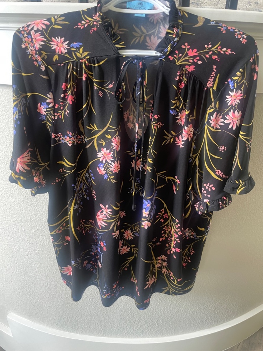 Women's CeCe Black Floral Tie-Neck Blouse